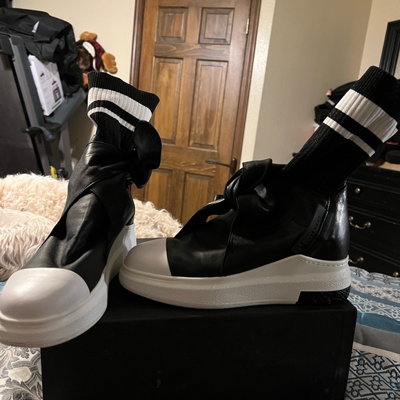 Cinzia Araia - Picture 2 of 4